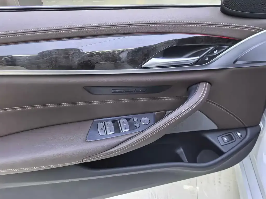 BMW 5 Series New Energy — фото 2