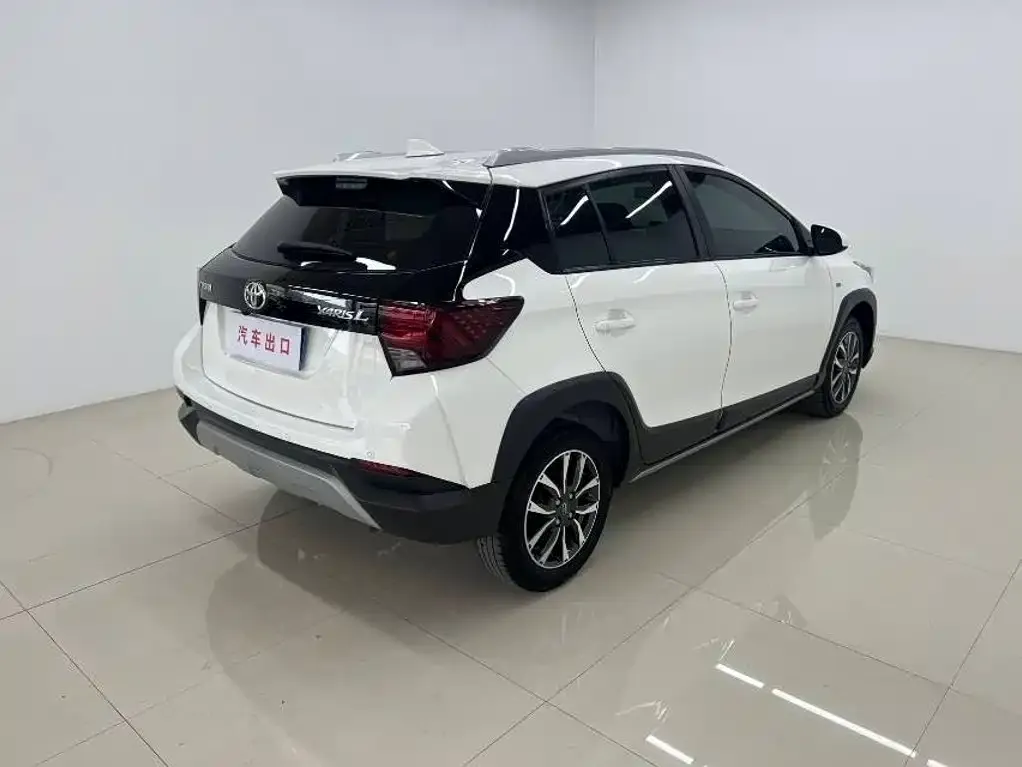 Toyota Yaris L — фото 3