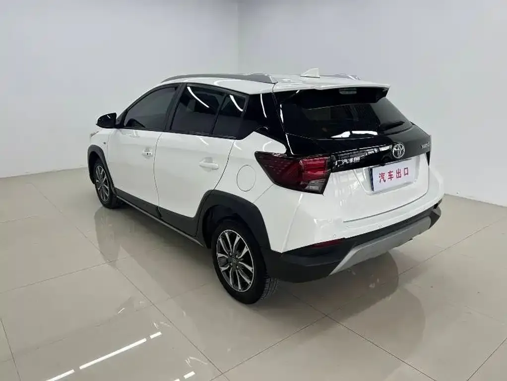 Toyota Yaris L — фото 6