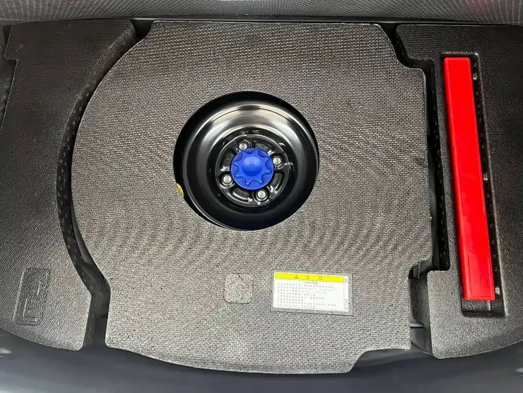 Toyota Yaris L — фото 10