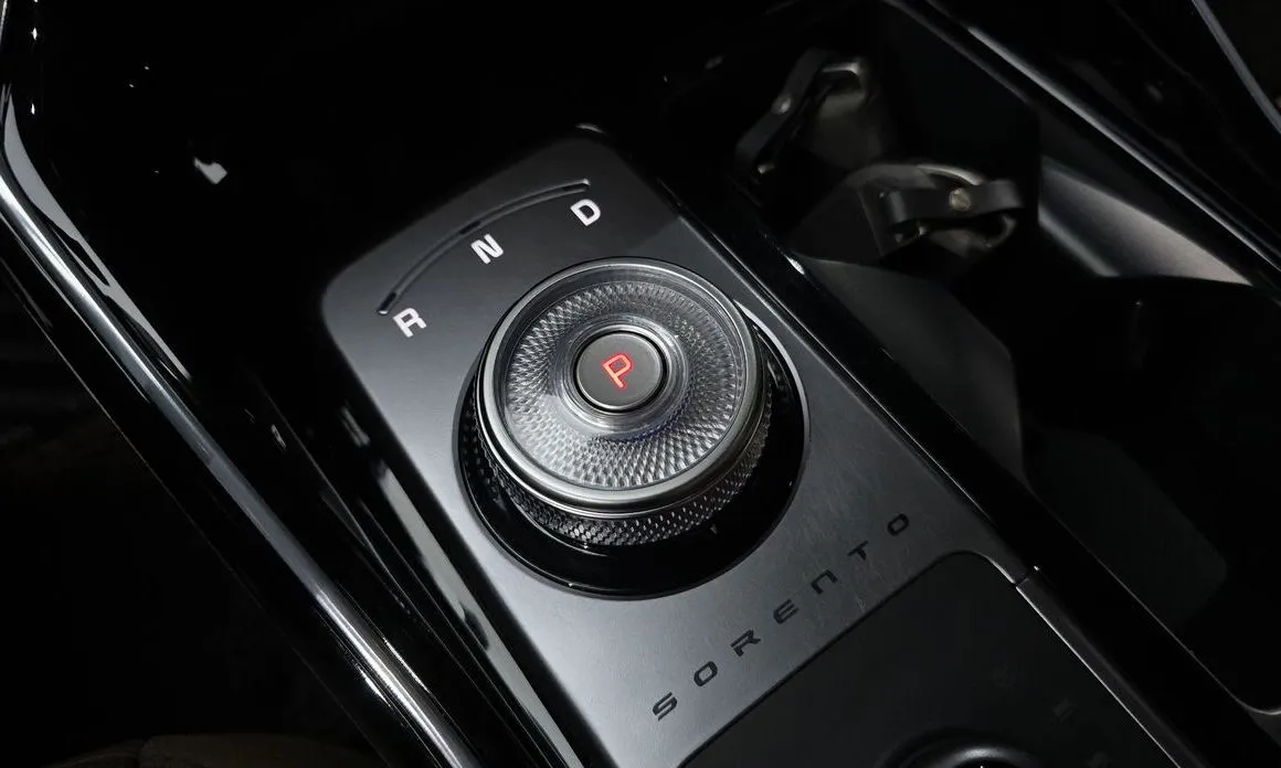 Kia Sorento — фото 9