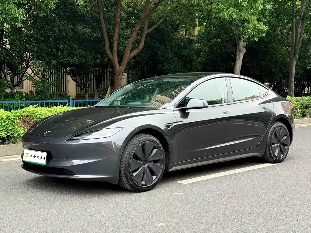 Tesla Model 3 — фото 1
