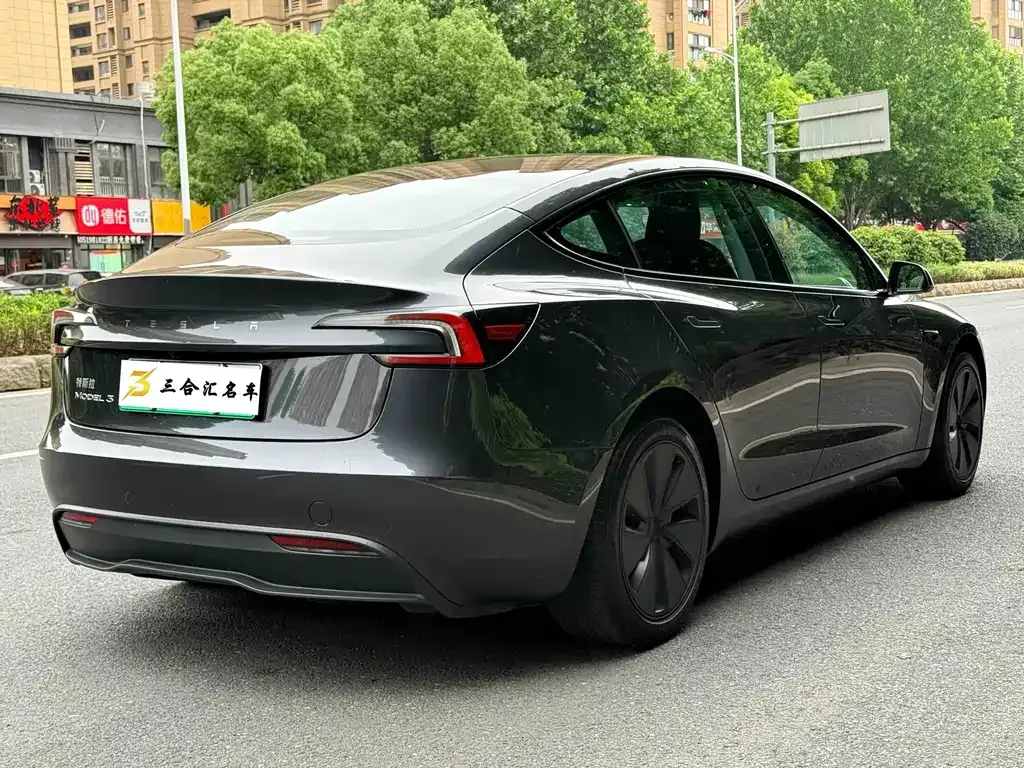 Tesla Model 3 — фото 7