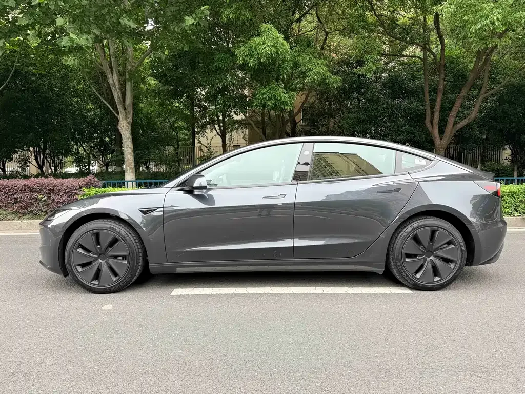 Tesla Model 3 — фото 10