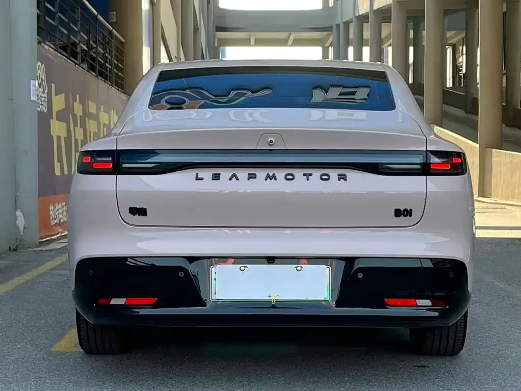 Leapmotor B01 — фото 7