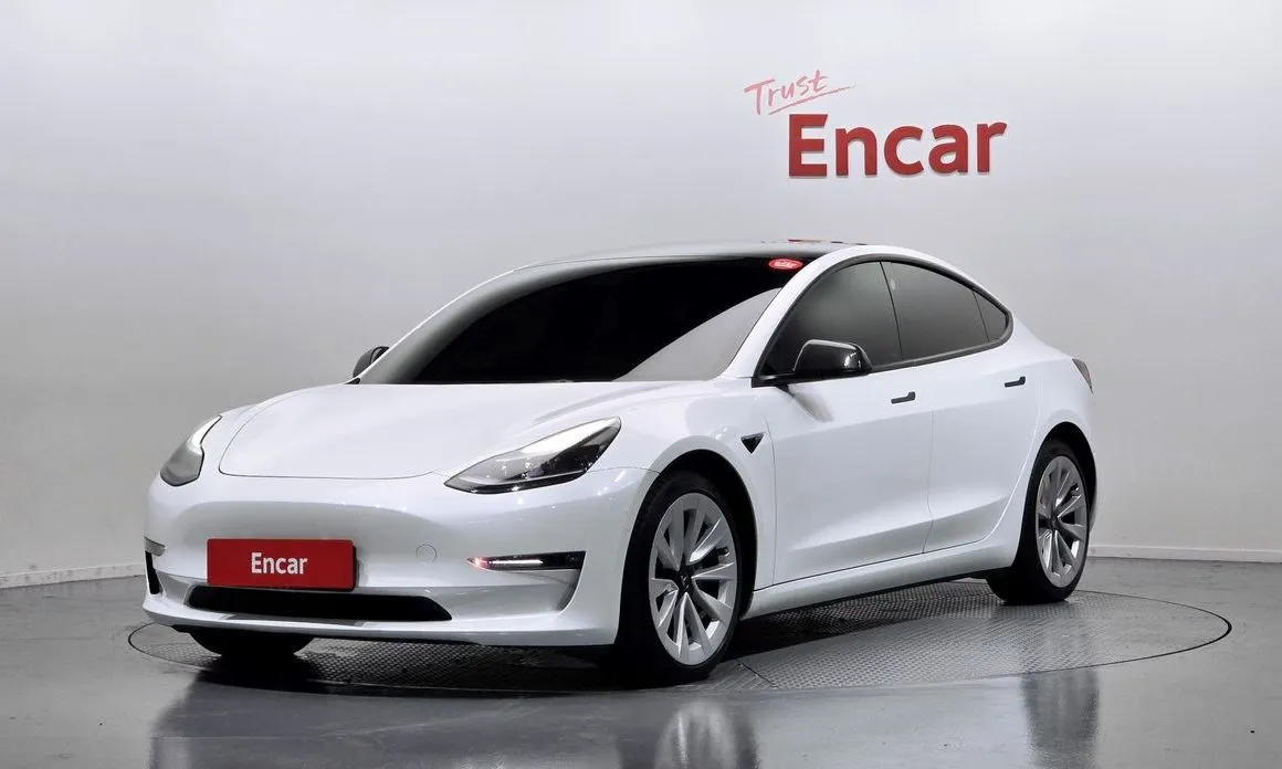 Tesla Model 3 — фото 1