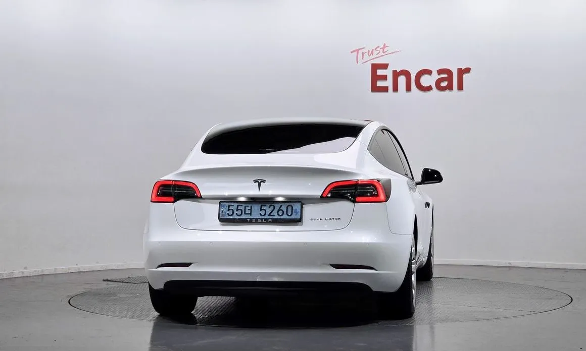 Tesla Model 3 — фото 8