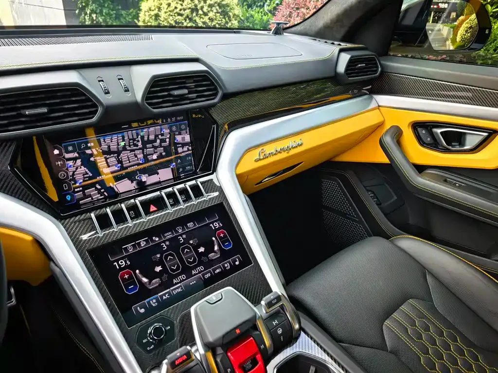 Lamborghini Urus — фото 8