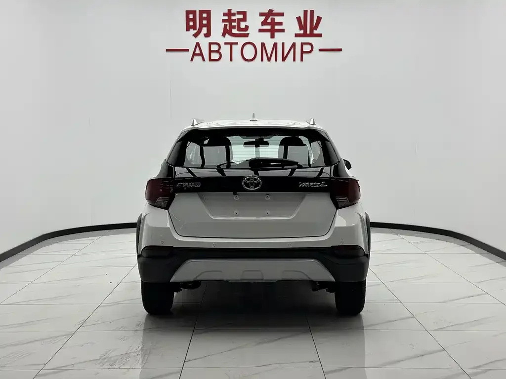 Toyota Yaris L — фото 9