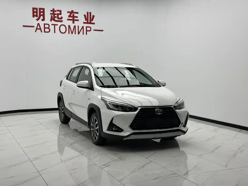 Toyota Yaris L — фото 7