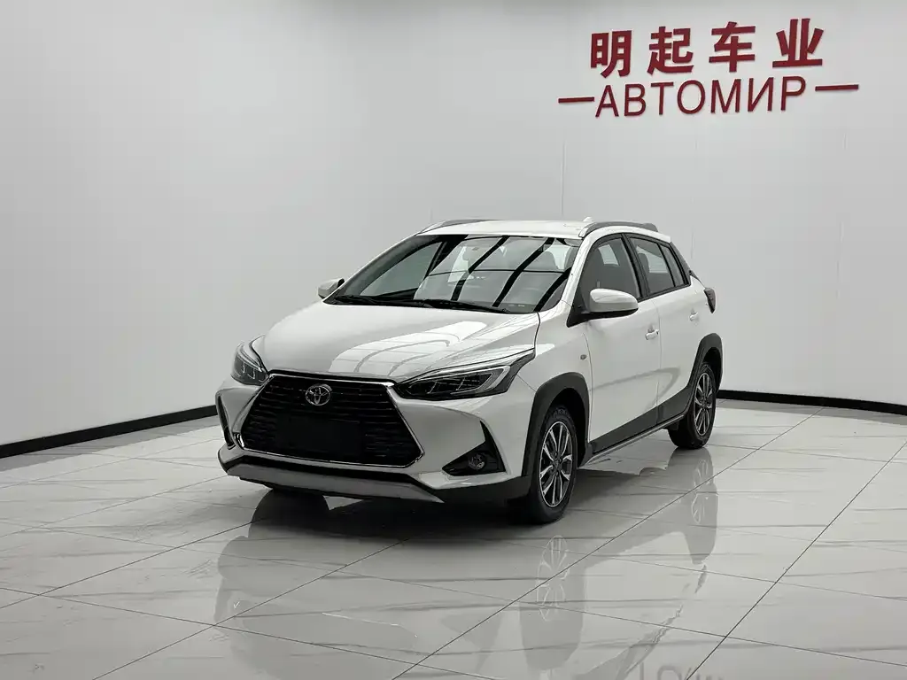 Toyota Yaris L — фото 3