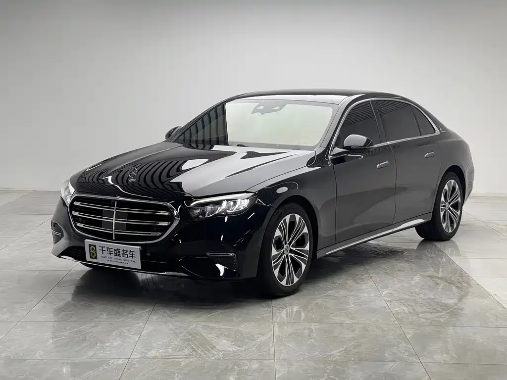 Mercedes-Benz E-Class — фото 1