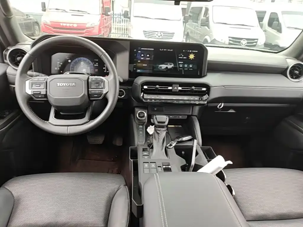 Toyota Prado — фото 10