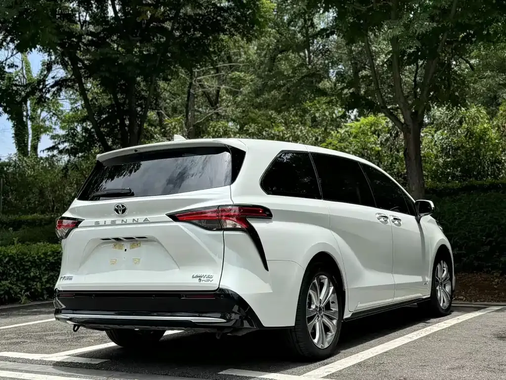 Toyota Sienna — фото 7