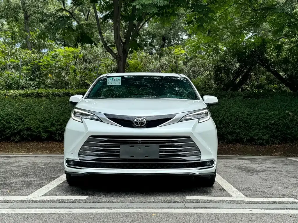 Toyota Sienna — фото 9
