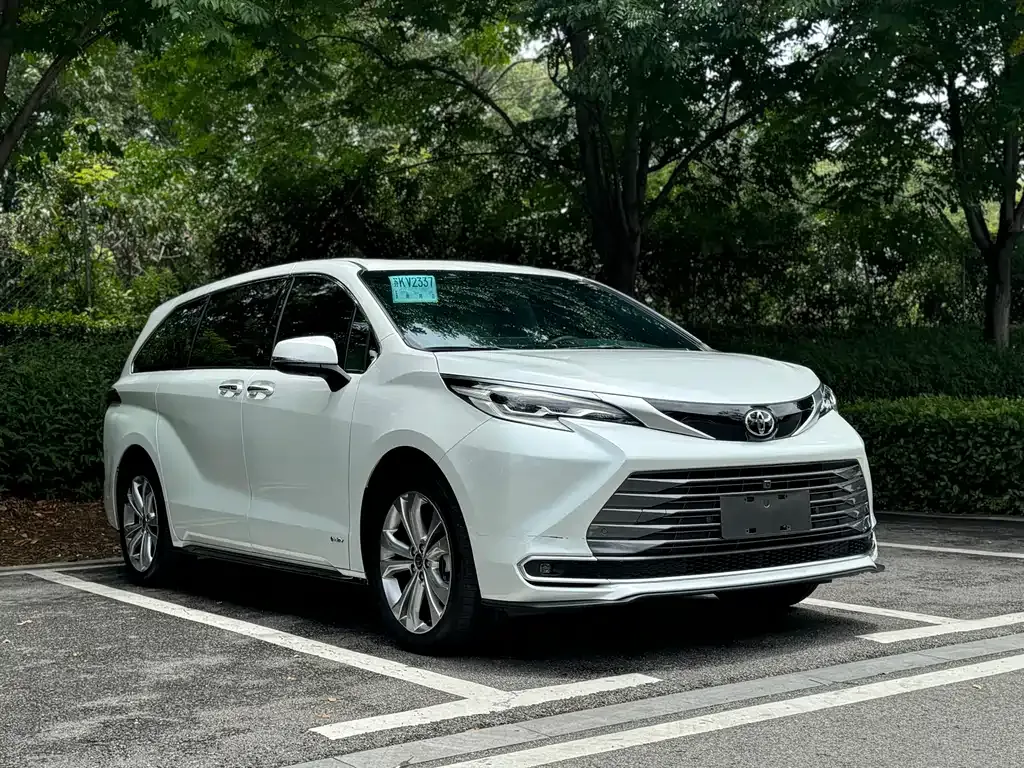 Toyota Sienna — фото 10