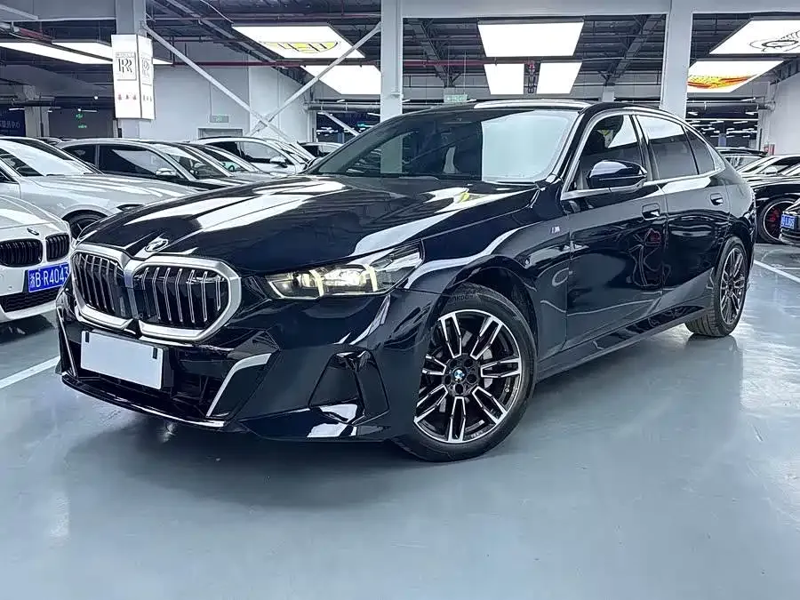BMW 5 Series — фото 1