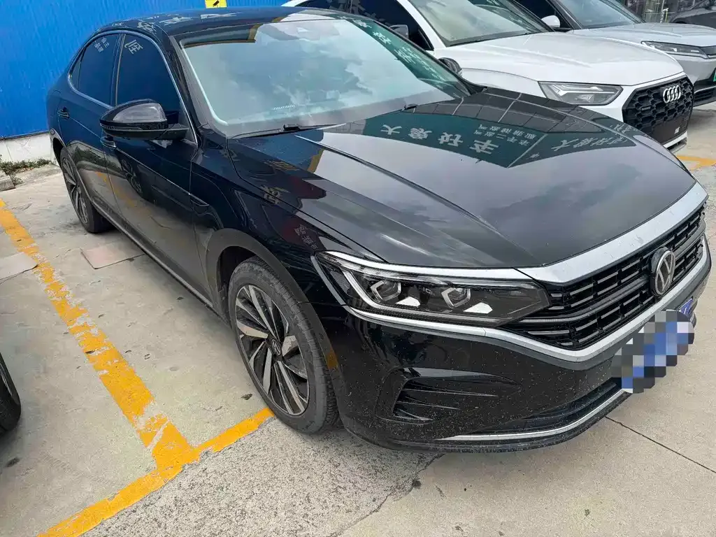 Volkswagen Passat — фото 1