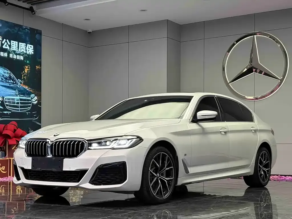 BMW 5 Series — фото 1