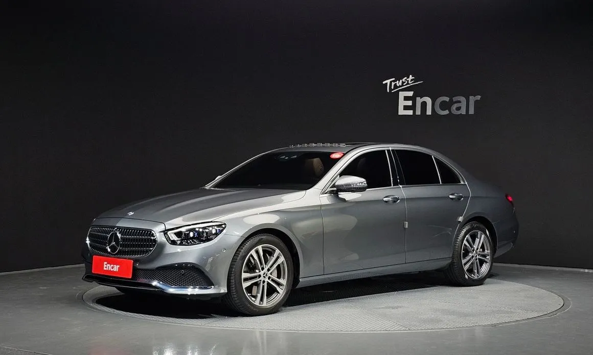 Mercedes-Benz E-Class — фото 1