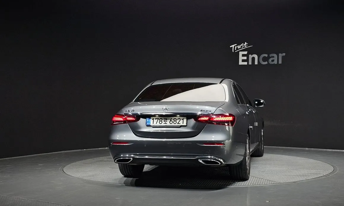 Mercedes-Benz E-Class — фото 4