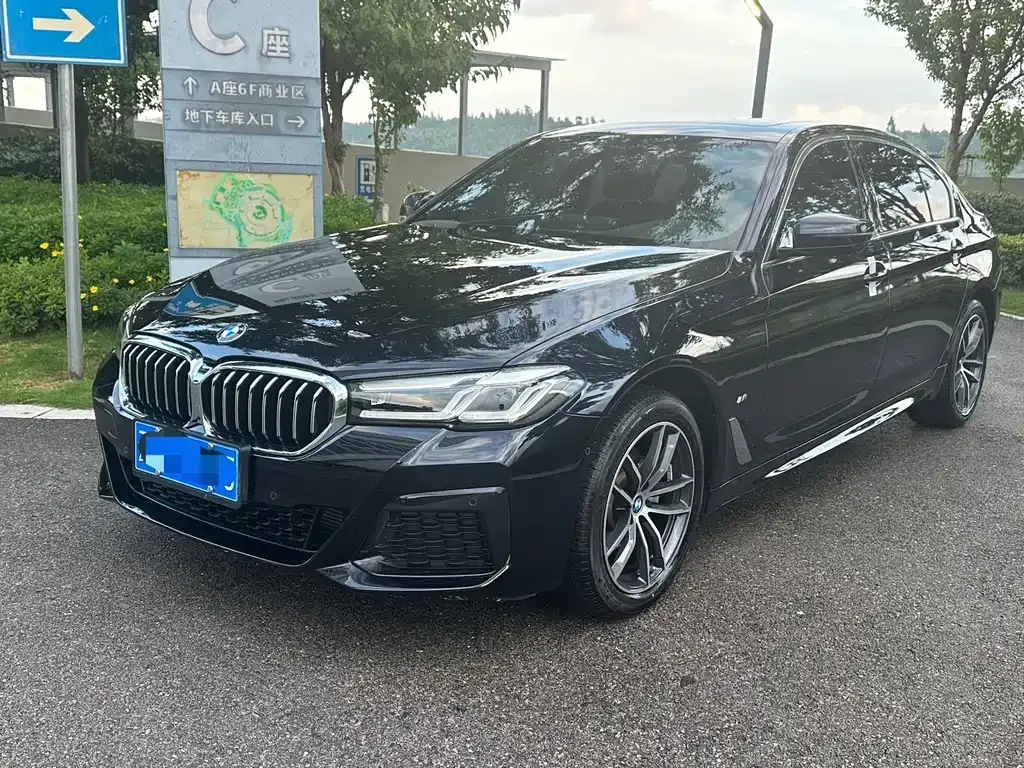 BMW 5 Series — фото 1