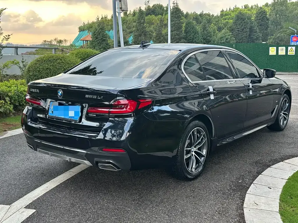 BMW 5 Series — фото 7