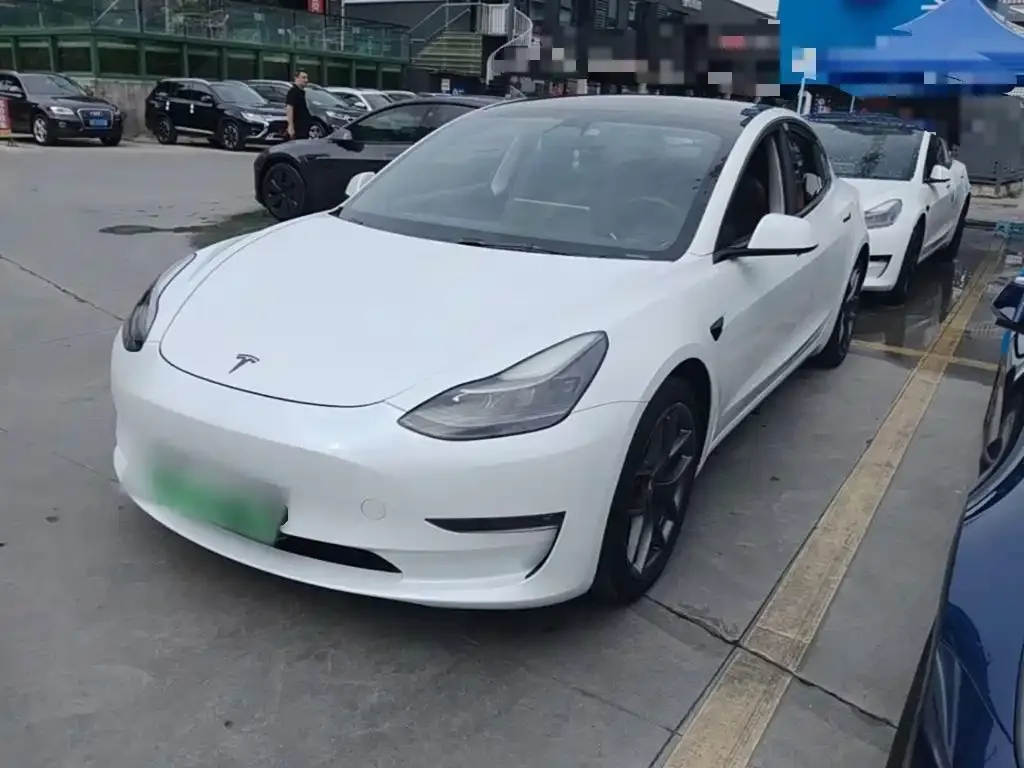 Tesla Model 3 — фото 1