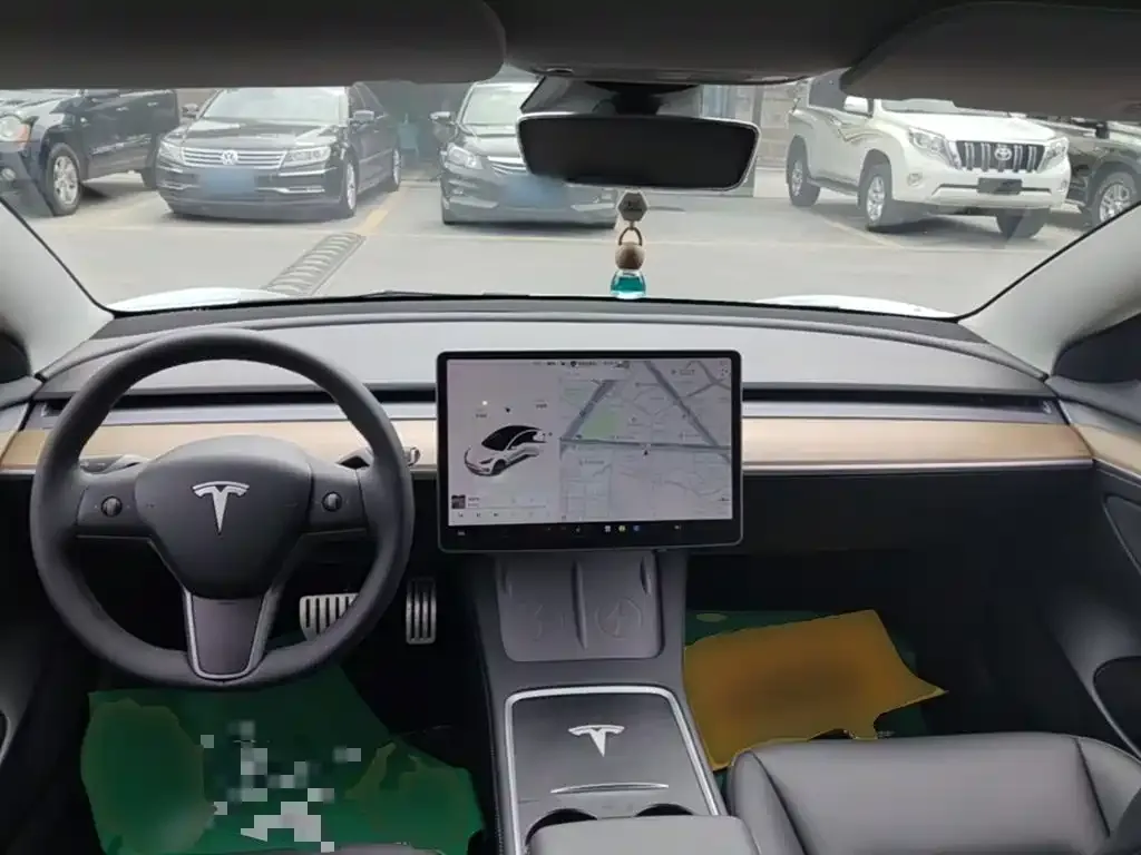 Tesla Model 3 — фото 10