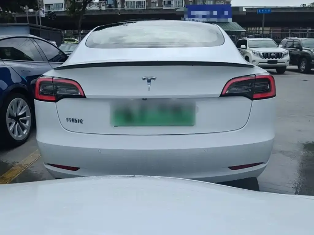 Tesla Model 3 — фото 8