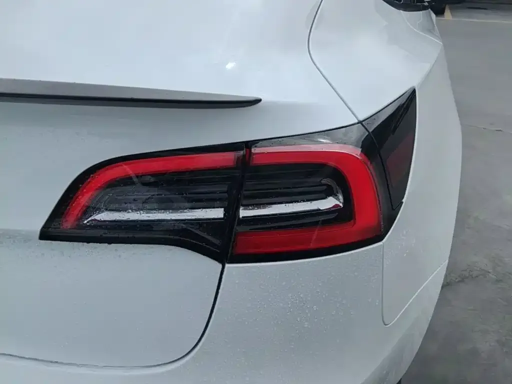 Tesla Model 3 — фото 2