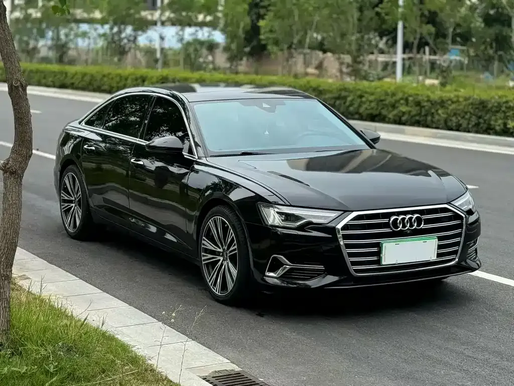 Audi A6L — фото 1