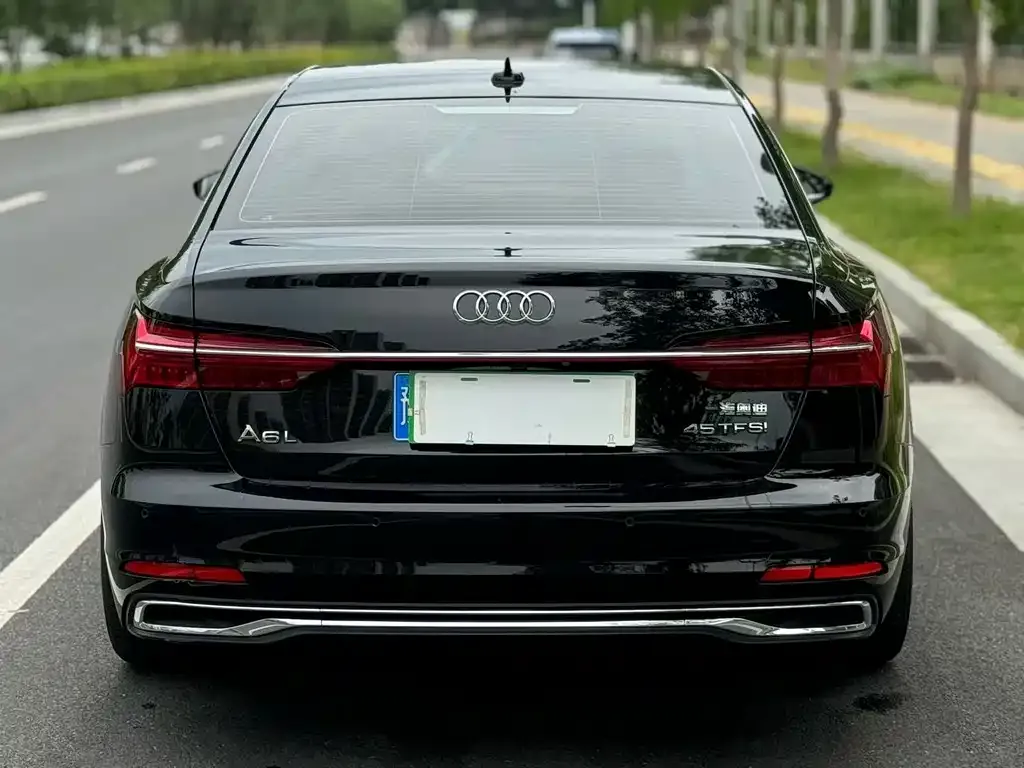Audi A6L — фото 2