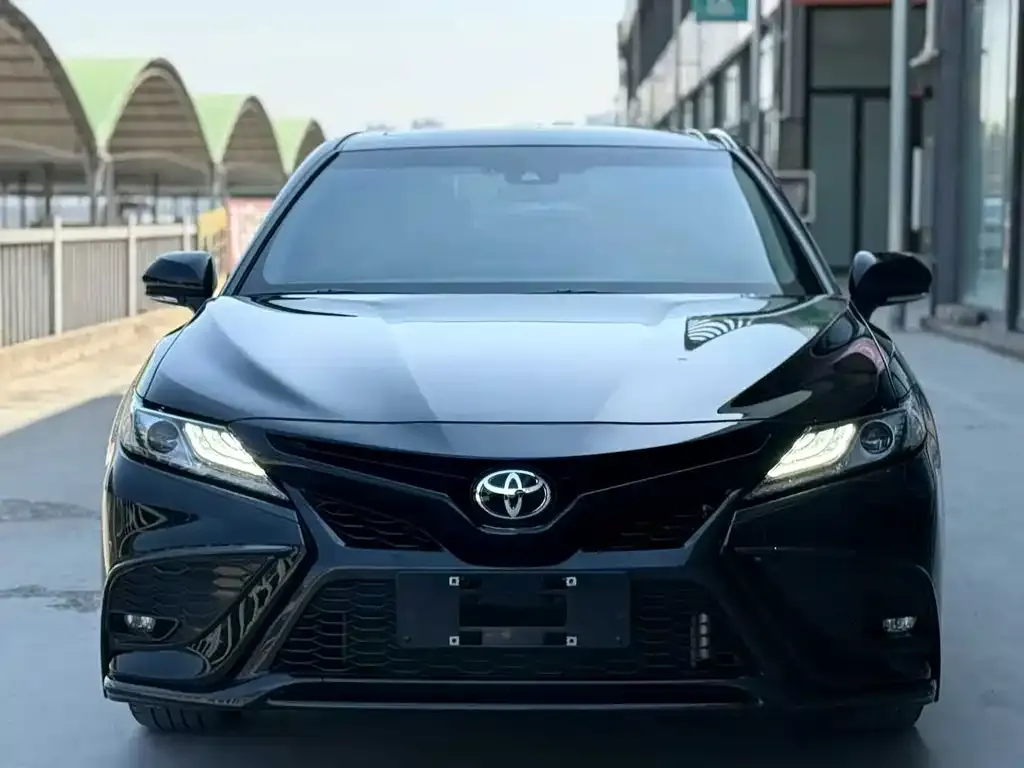 Toyota Camry — фото 2
