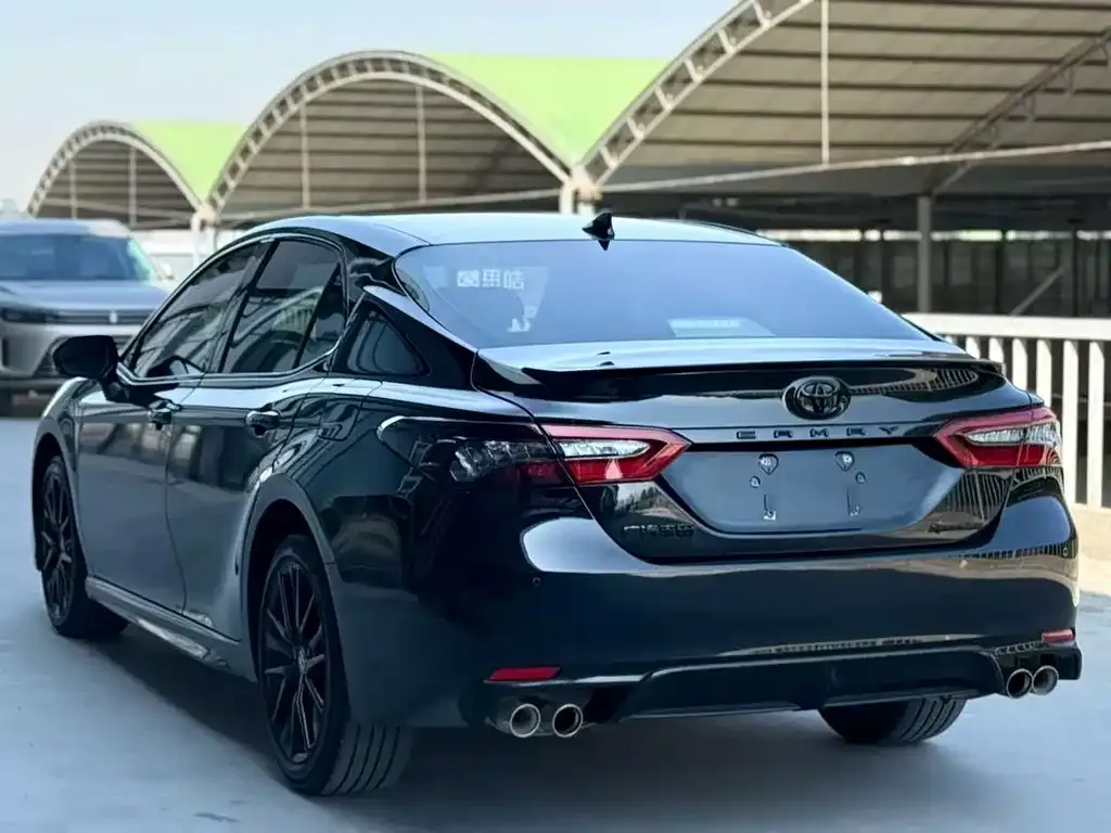 Toyota Camry — фото 8
