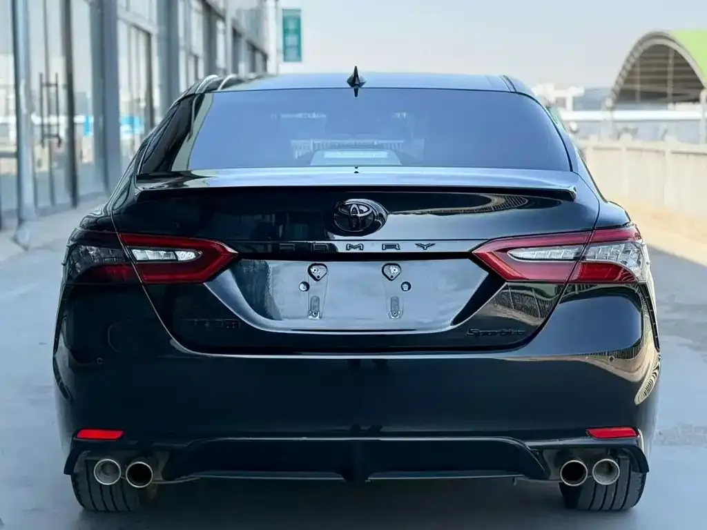 Toyota Camry — фото 3