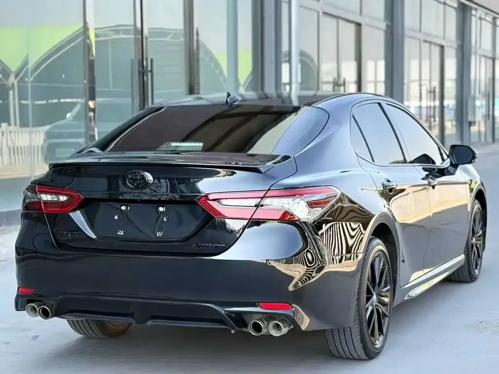 Toyota Camry — фото 5