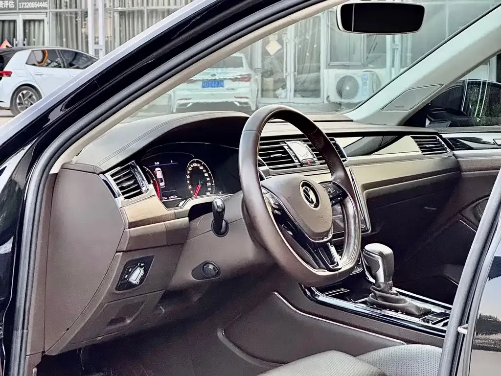 Volkswagen Phideon — фото 3