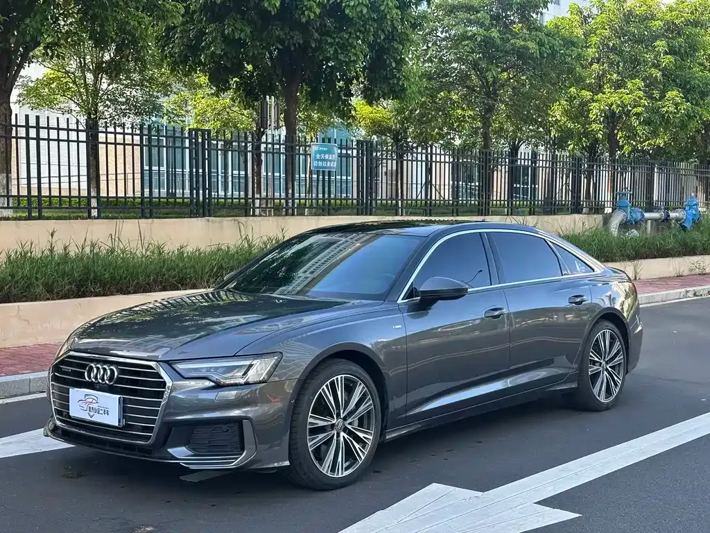 Audi A6L — фото 1