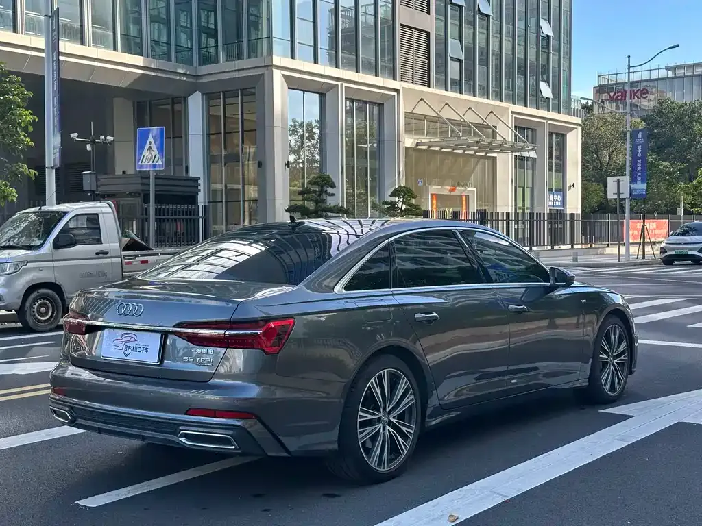 Audi A6L — фото 2