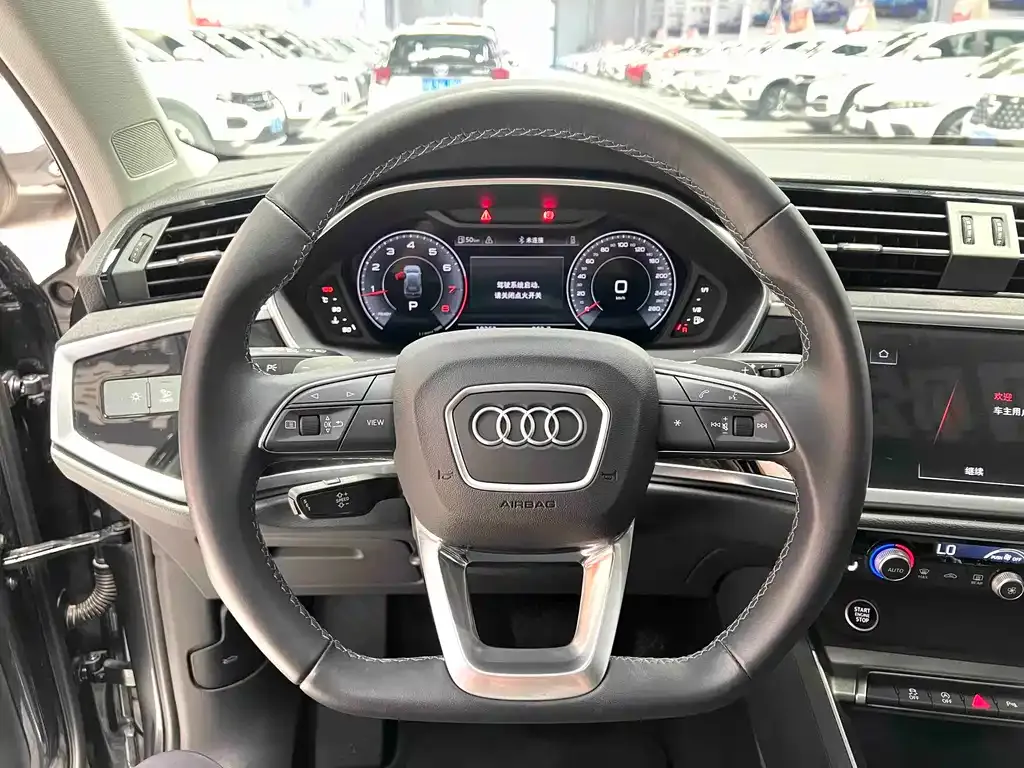 Audi Q3 — фото 9