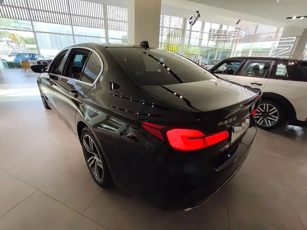 BMW 5 Series — фото 10