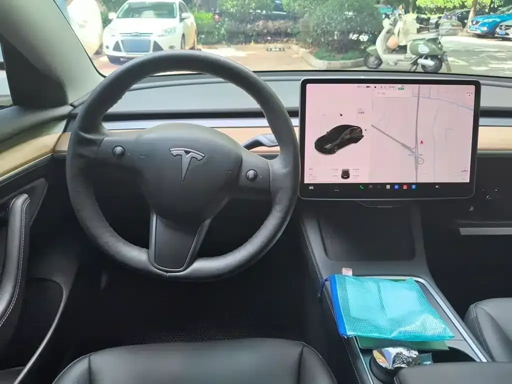 Tesla Model 3 — фото 10