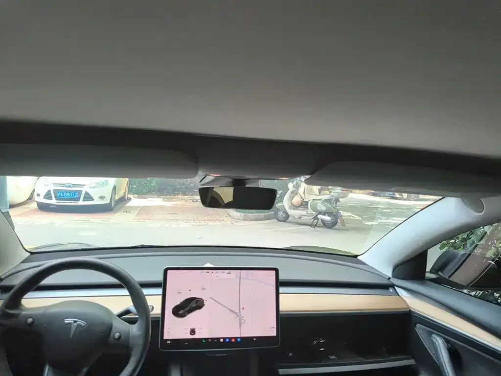 Tesla Model 3 — фото 2