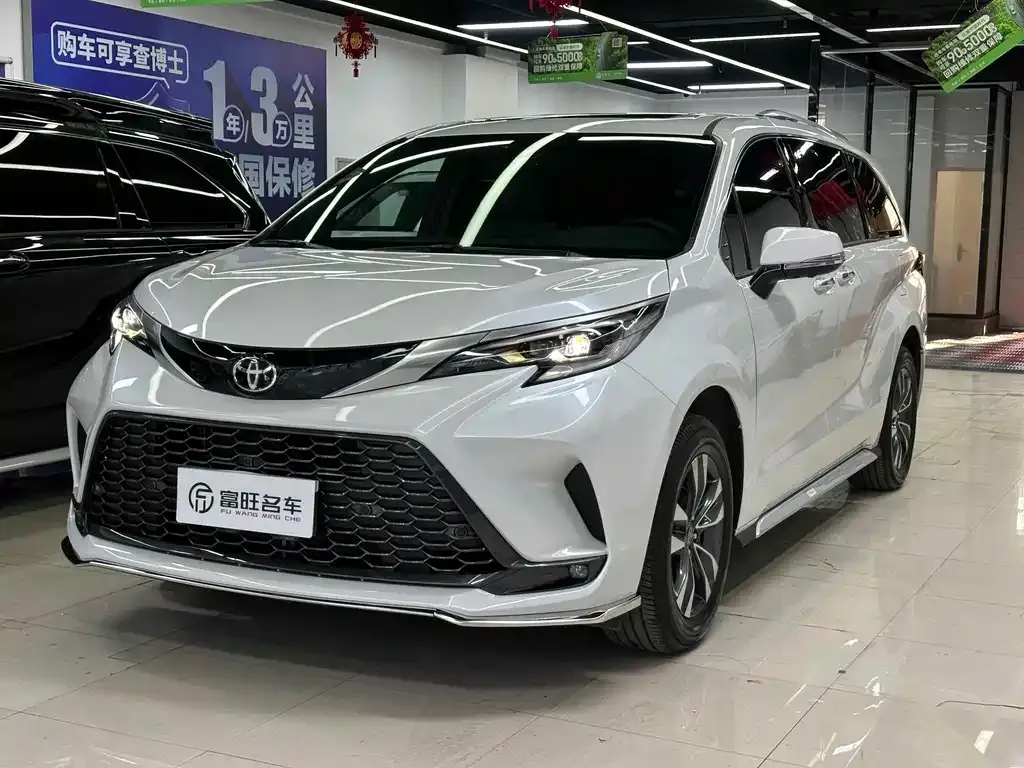 Toyota Granvia — фото 1