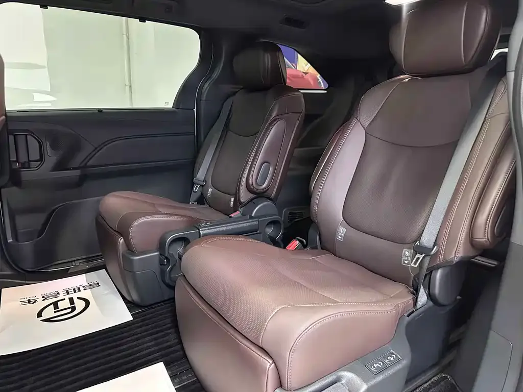 Toyota Granvia — фото 10