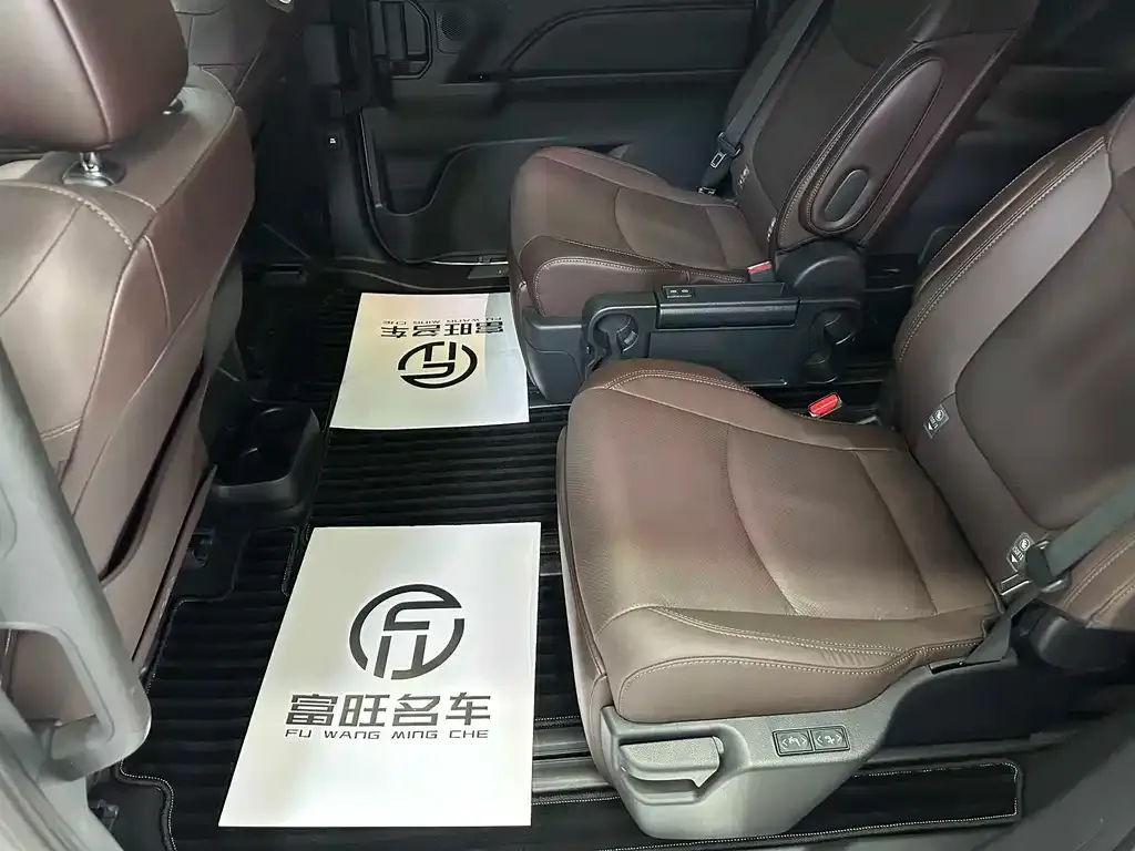 Toyota Granvia — фото 7
