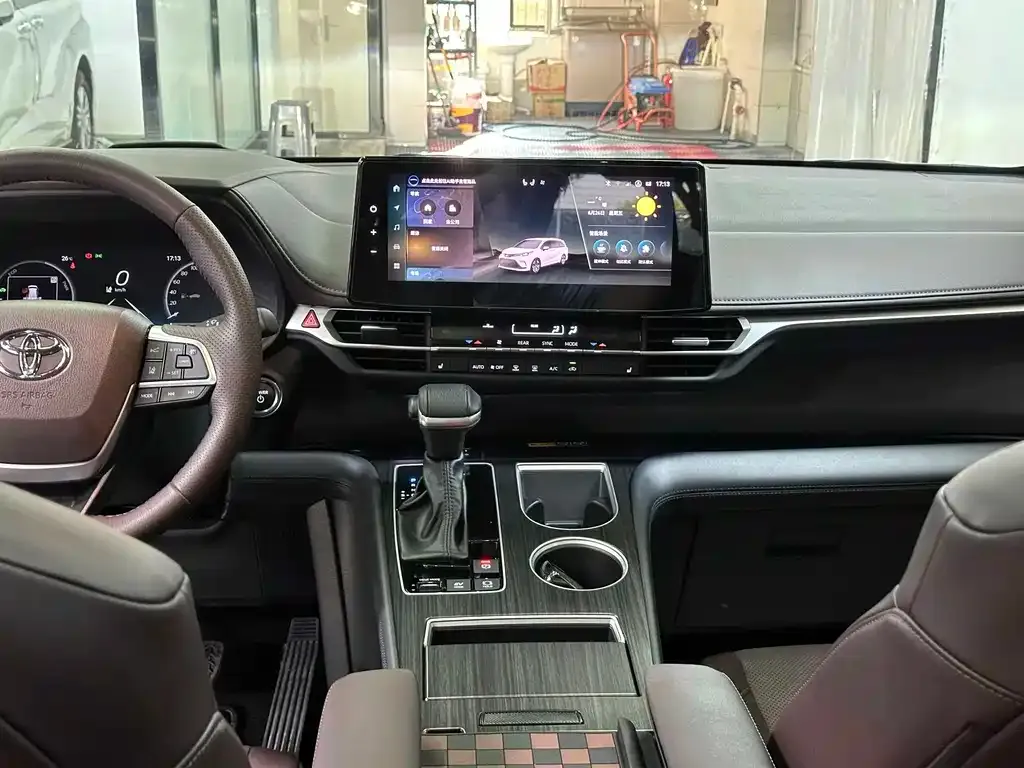 Toyota Granvia — фото 8