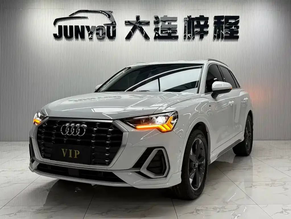 Audi Q3 — фото 1