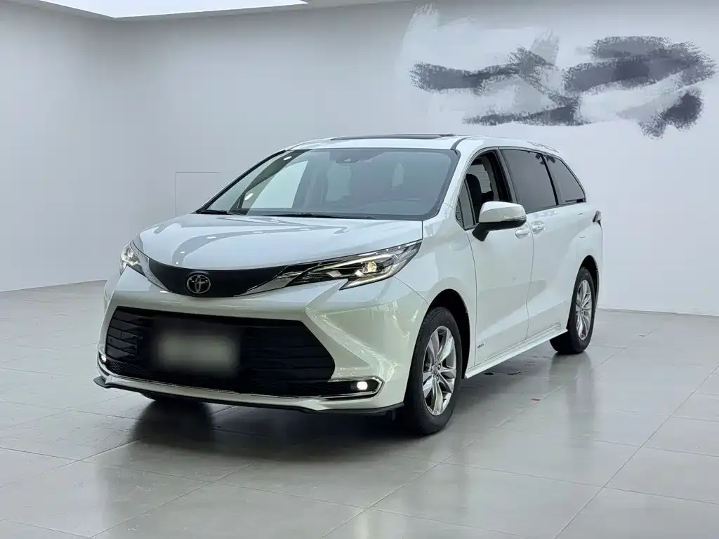 Toyota Sienna — фото 1